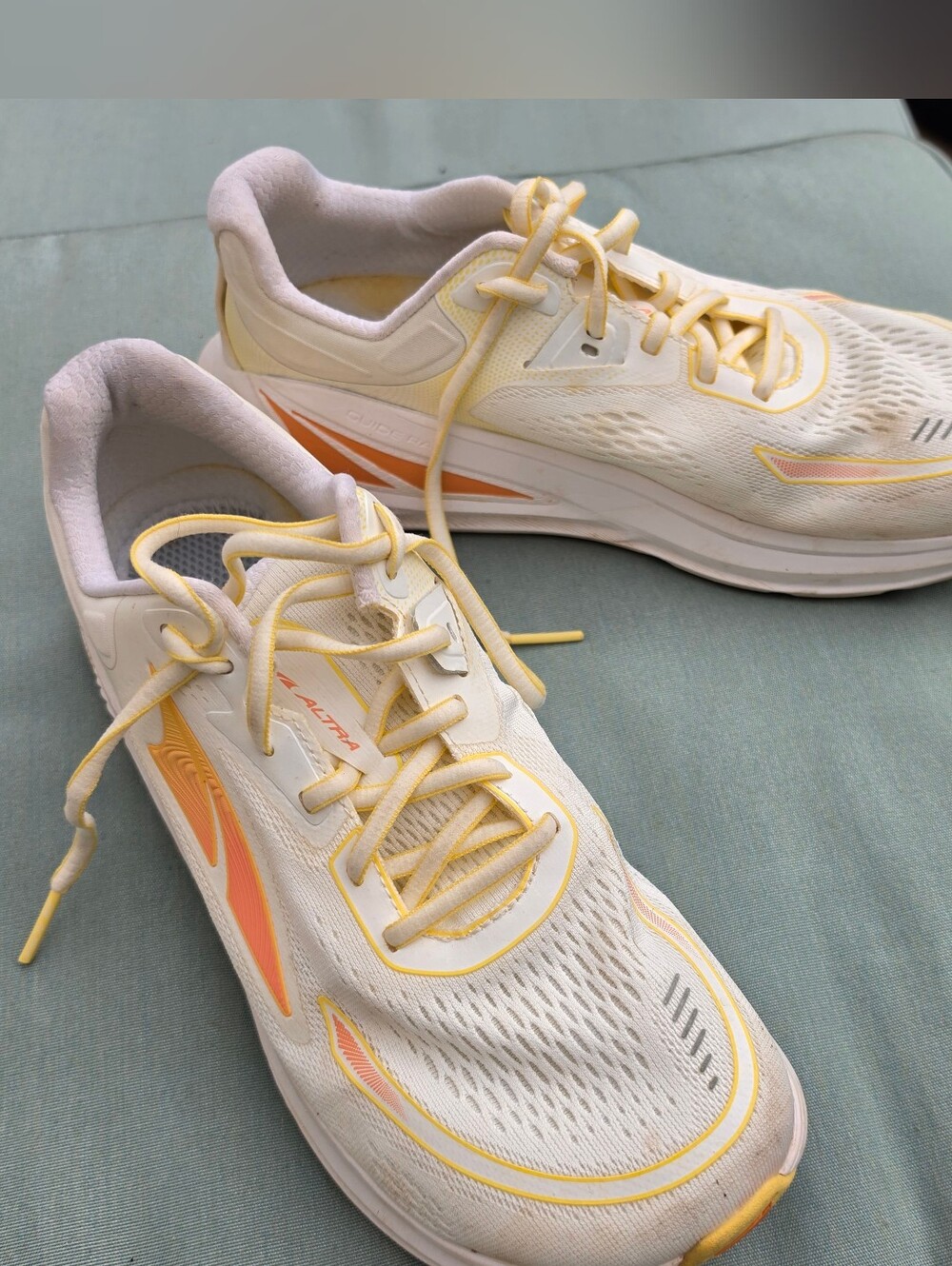 Altra Womens Paradigm 6 ALOA 5484710 White/Yellow Sz 11M Excellent Cond.